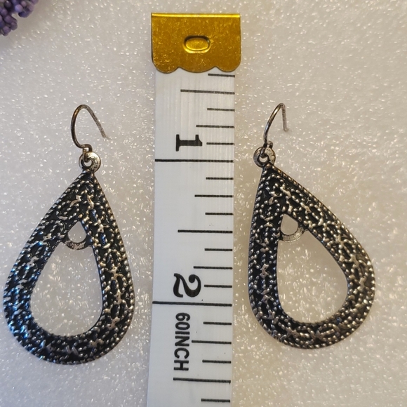 E23 Teardrop textured earrings - Picture 6 of 6